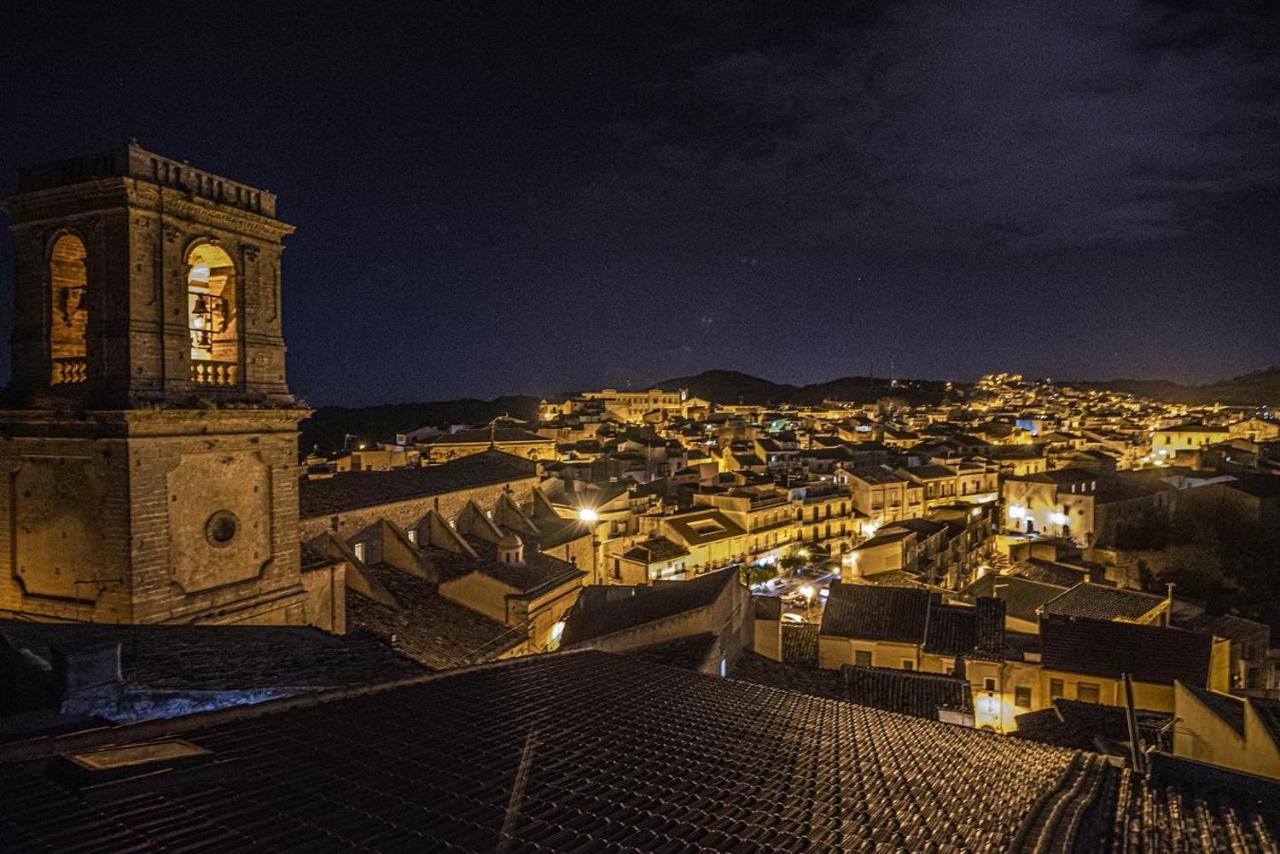 Experience Il Paesino Hotel Licodia Eubea Bagian luar foto