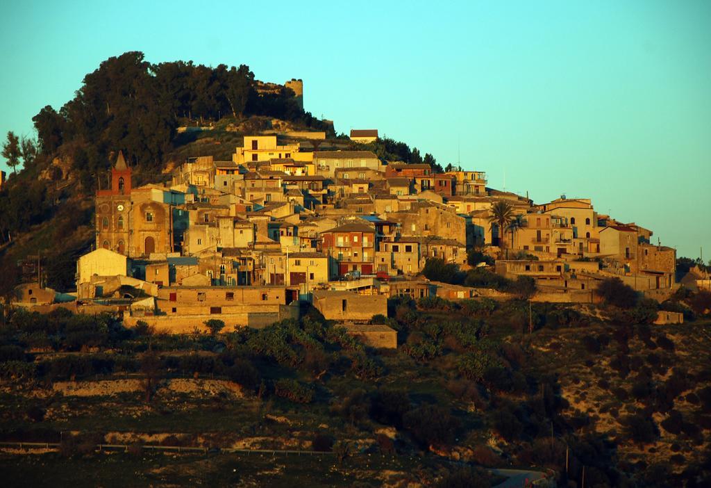 Experience Il Paesino Hotel Licodia Eubea Bagian luar foto
