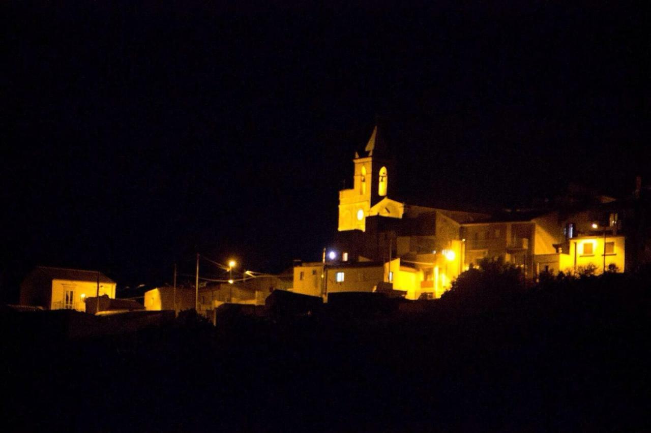 Experience Il Paesino Hotel Licodia Eubea Bagian luar foto