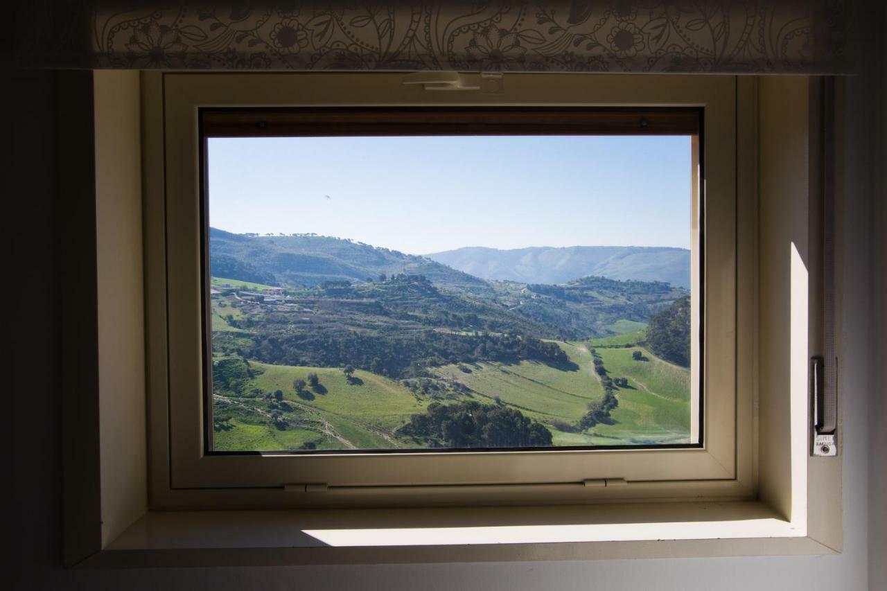 Experience Il Paesino Hotel Licodia Eubea Bagian luar foto