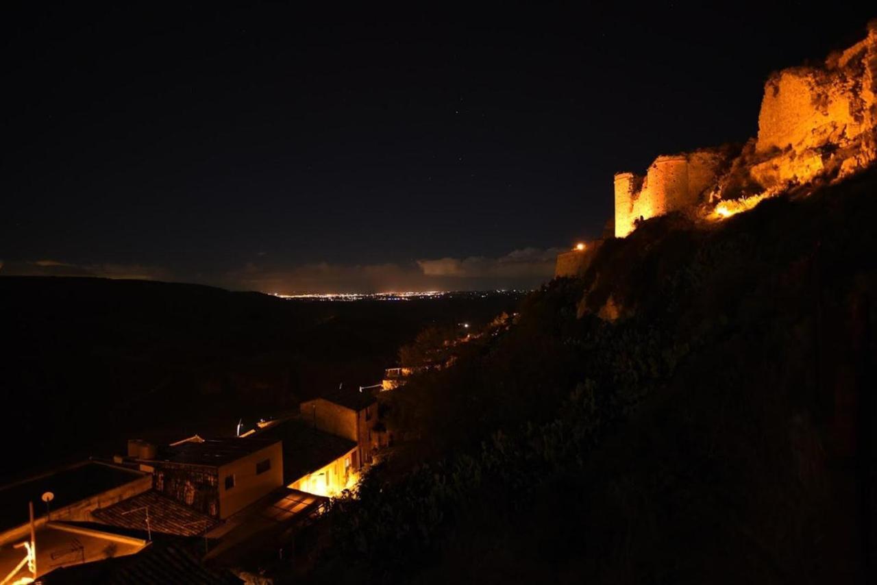 Experience Il Paesino Hotel Licodia Eubea Bagian luar foto